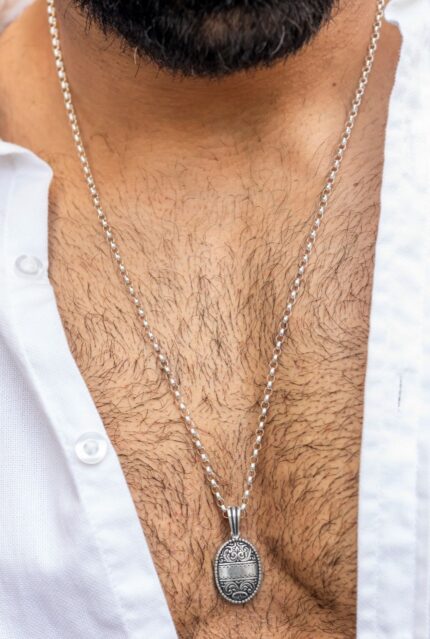 Heritage Oval Necklace